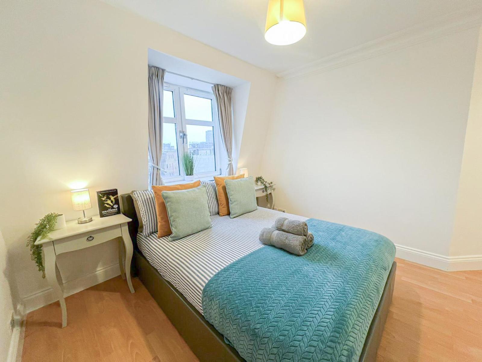 3 Bedroom Flat With Free Secured Parking In Borough Near The Shard, Bermondsey London