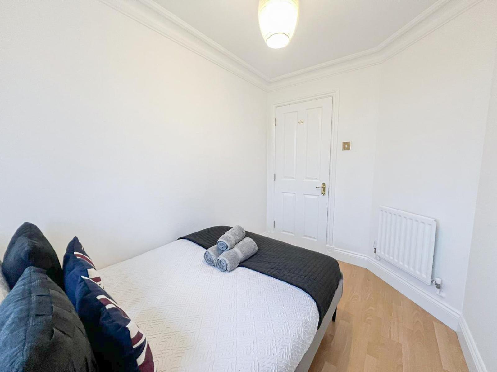 Apartment 3 Bedroom Flat With Free Secured Parking In Borough Near The Shard, Bermondsey London