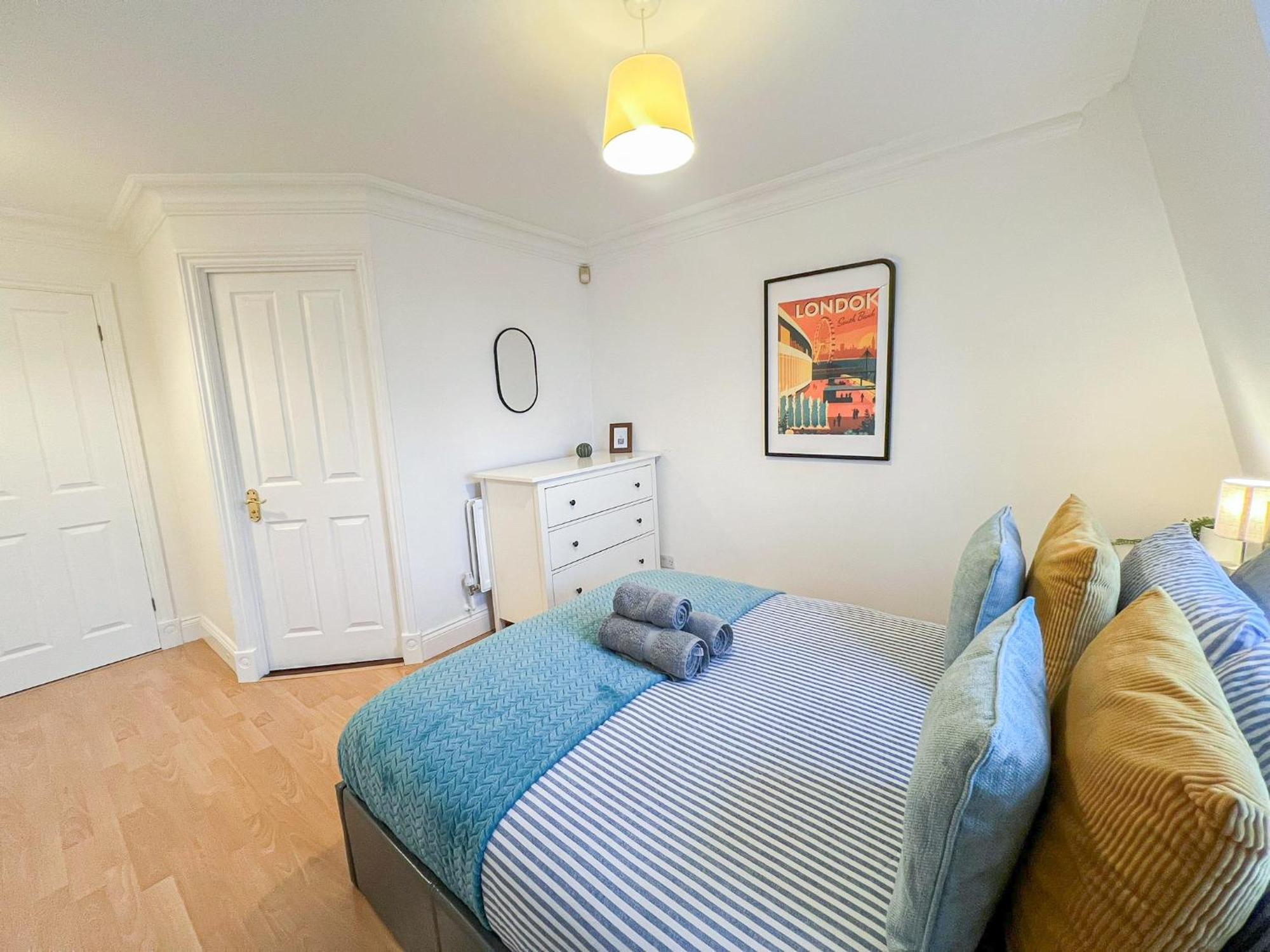 3 Bedroom Flat With Free Secured Parking In Borough Near The Shard, Bermondsey London