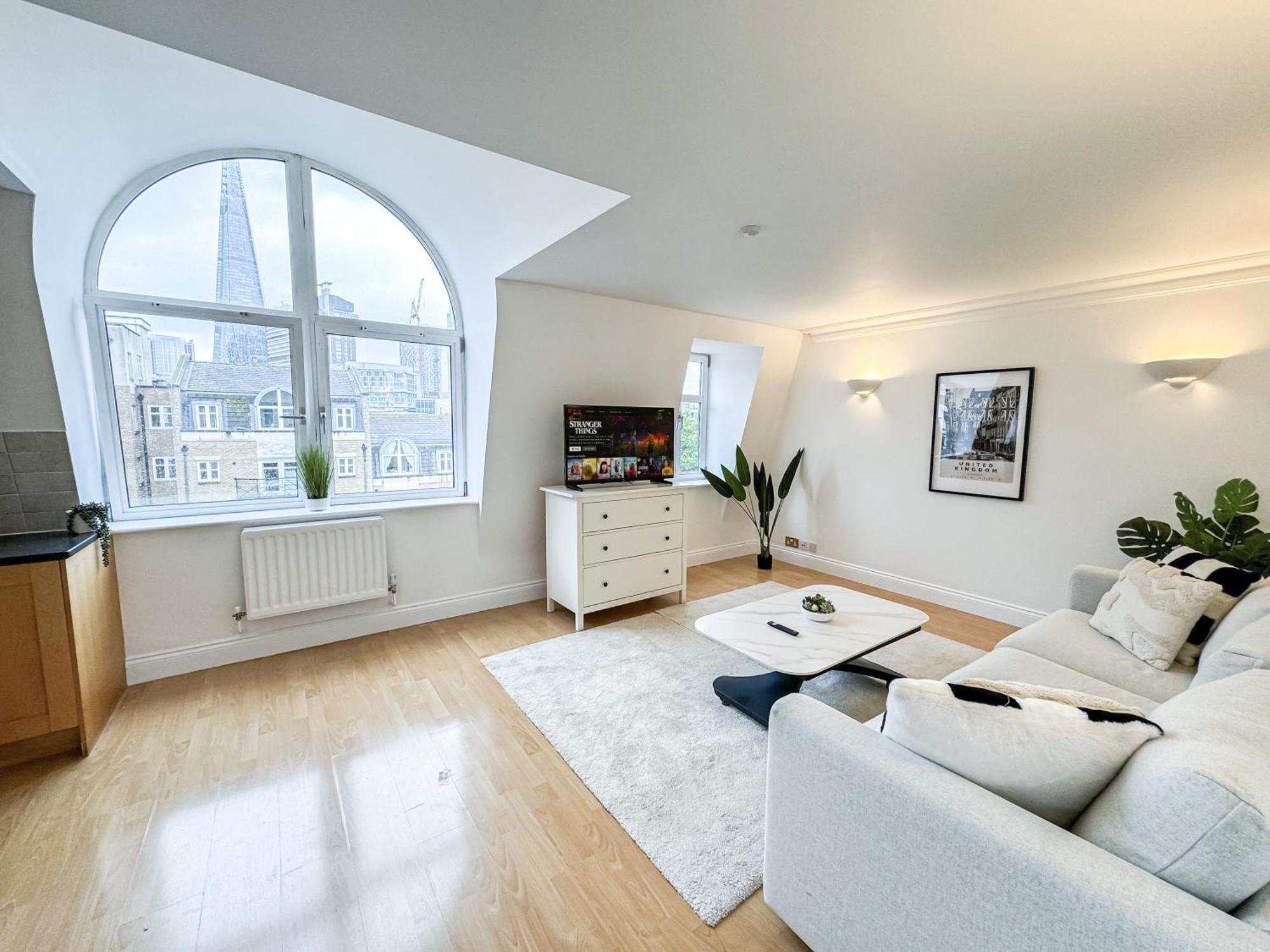 Apartment 3 Bedroom Flat With Free Secured Parking In Borough Near The Shard, Bermondsey *