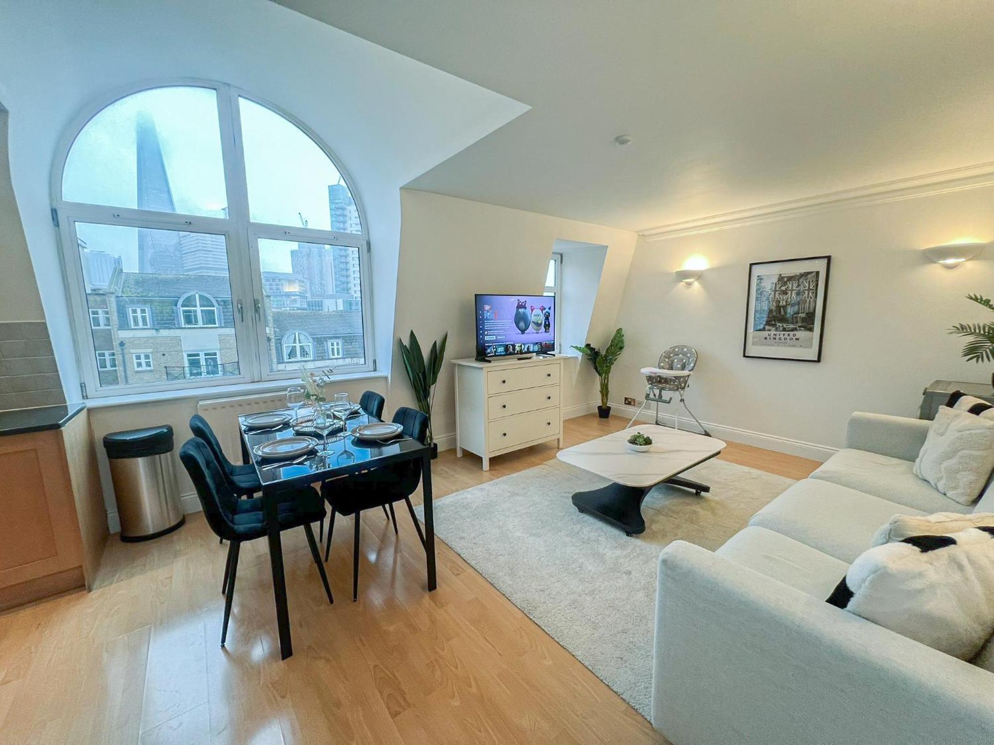 3 Bedroom Flat With Free Secured Parking In Borough Near The Shard, Bermondsey Apartment