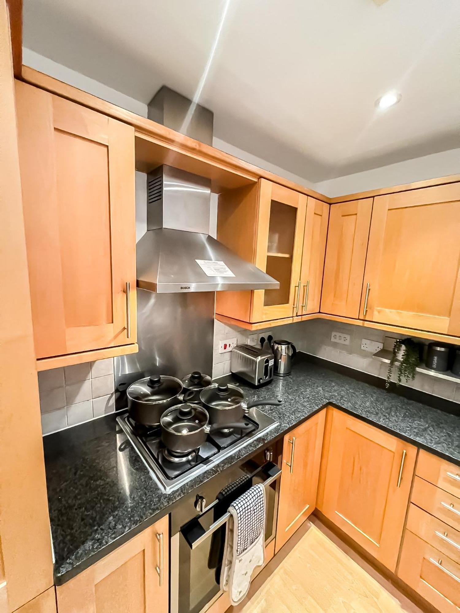 3 Bedroom Flat With Free Secured Parking In Borough Near The Shard, Bermondsey Apartment
