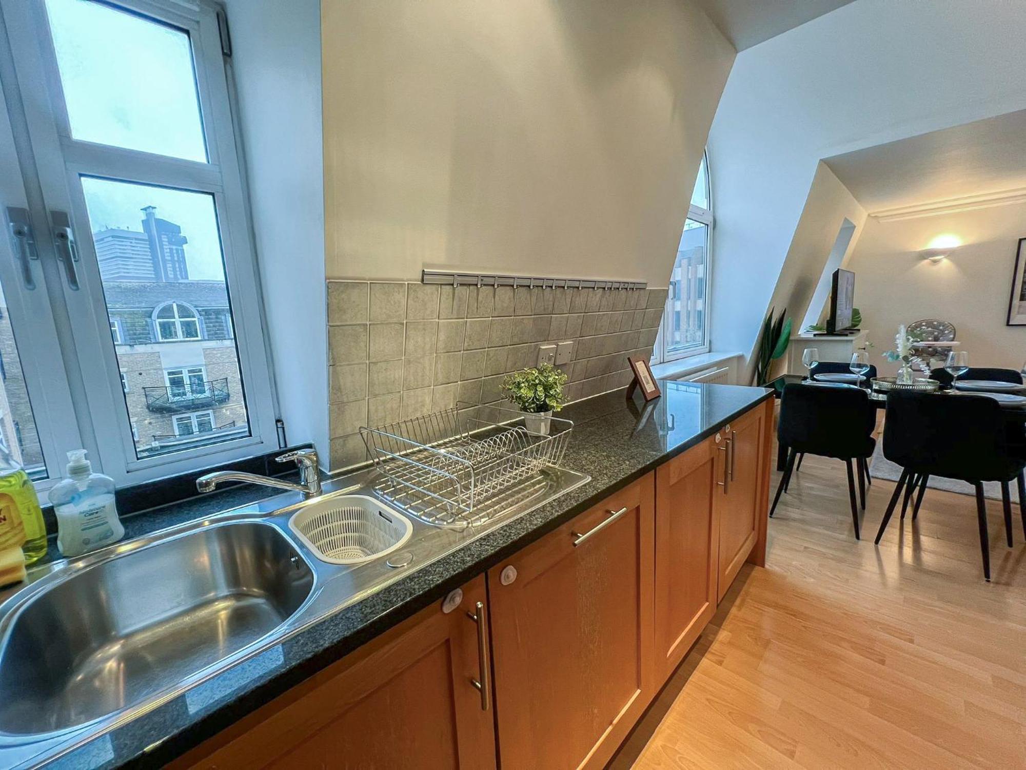 Apartment 3 Bedroom Flat With Free Secured Parking In Borough Near The Shard, Bermondsey London
