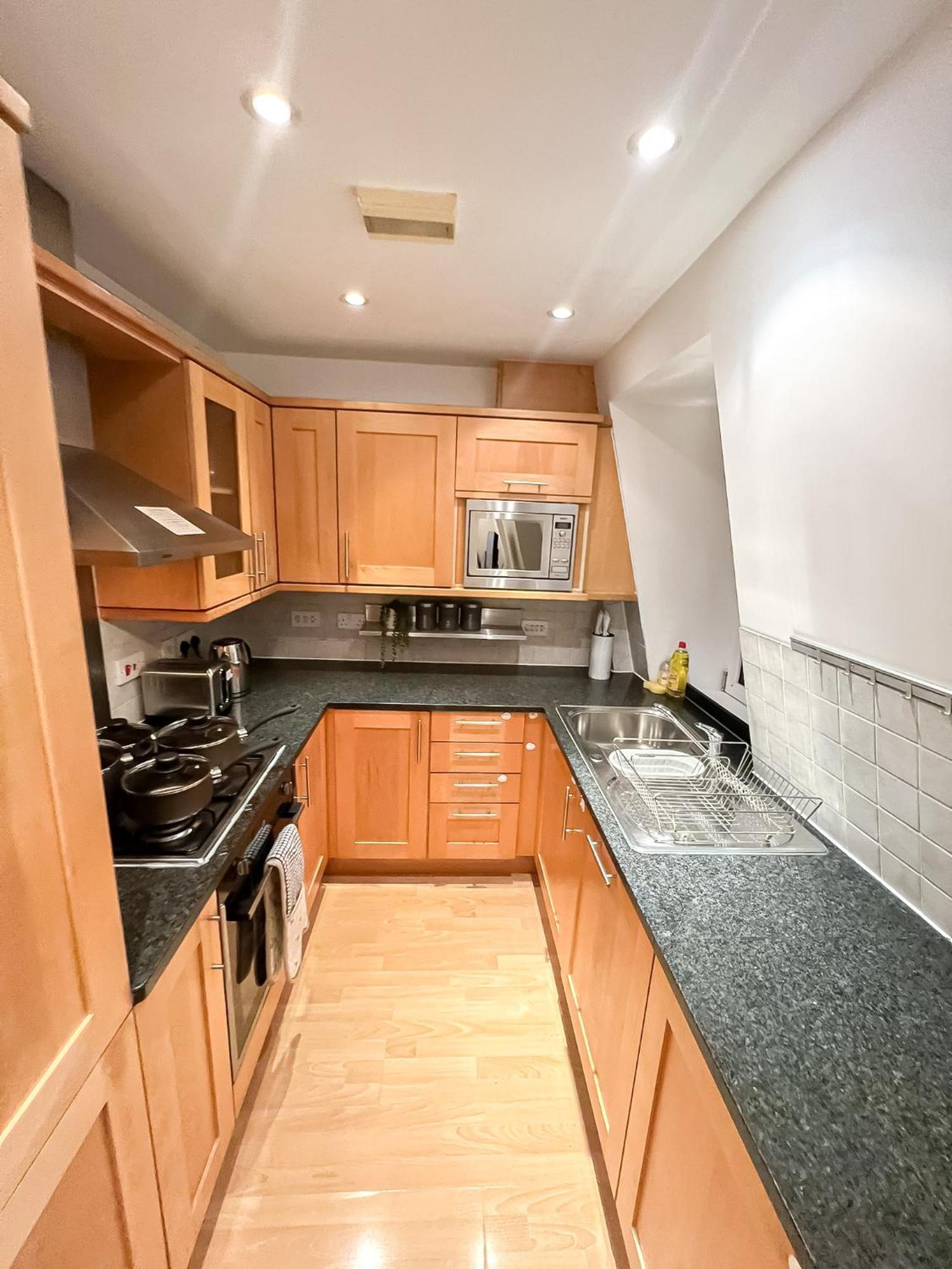 3 Bedroom Flat With Free Secured Parking In Borough Near The Shard, Bermondsey London