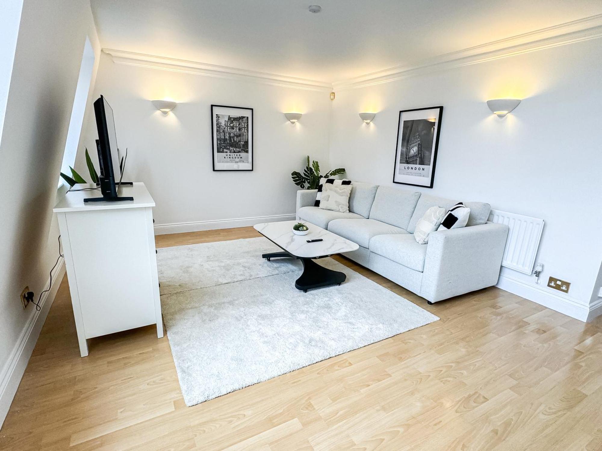 3 Bedroom Flat With Free Secured Parking In Borough Near The Shard, Bermondsey *