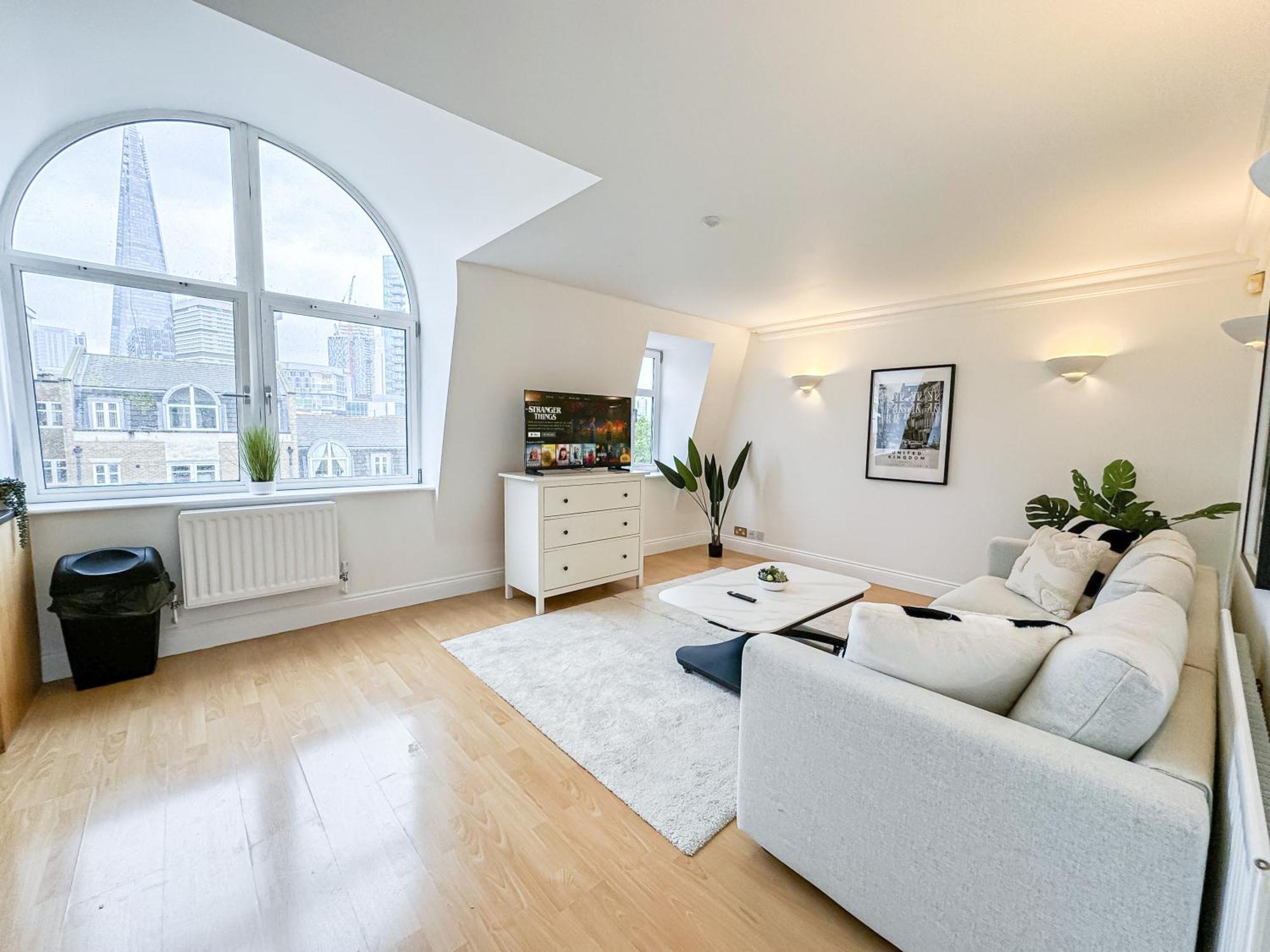 3 Bedroom Flat With Free Secured Parking In Borough Near The Shard, Bermondsey Apartment London