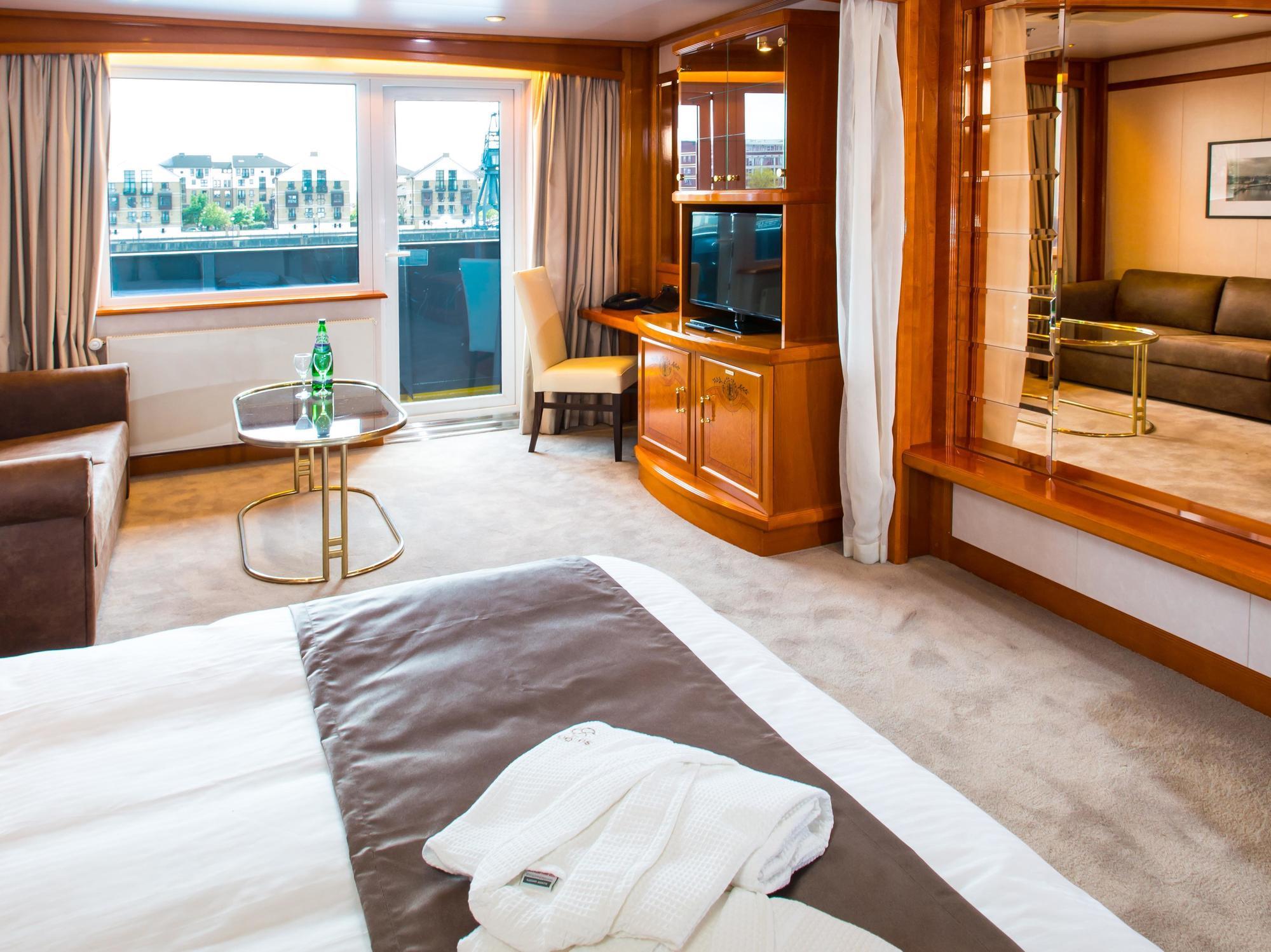 Sunborn Yacht Hotel London