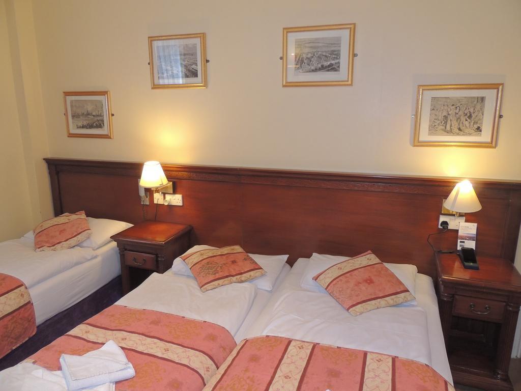 Hotell Dolphin 3*