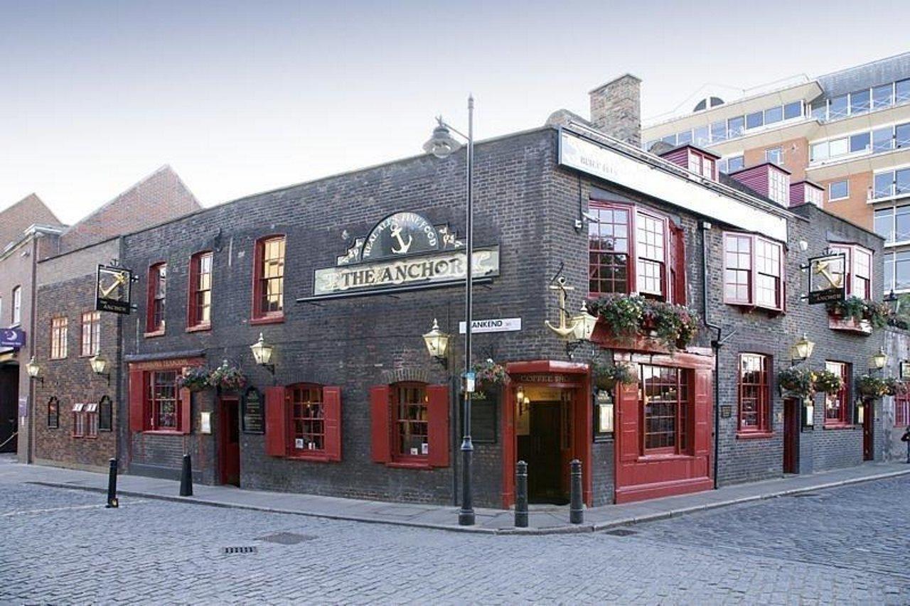 Premier Southwark Hotel 3*