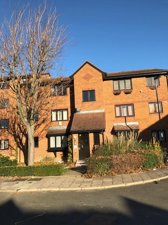 Surrey Quays Studio Apartment London