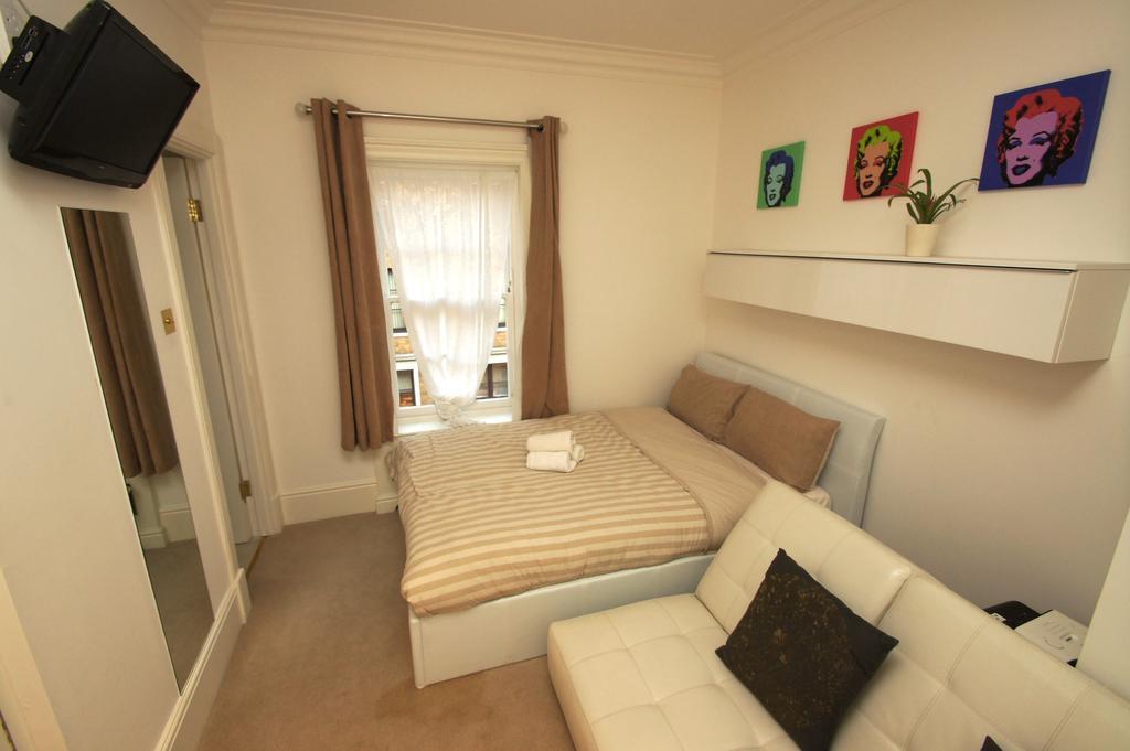Piccadilly Circus Apartment *