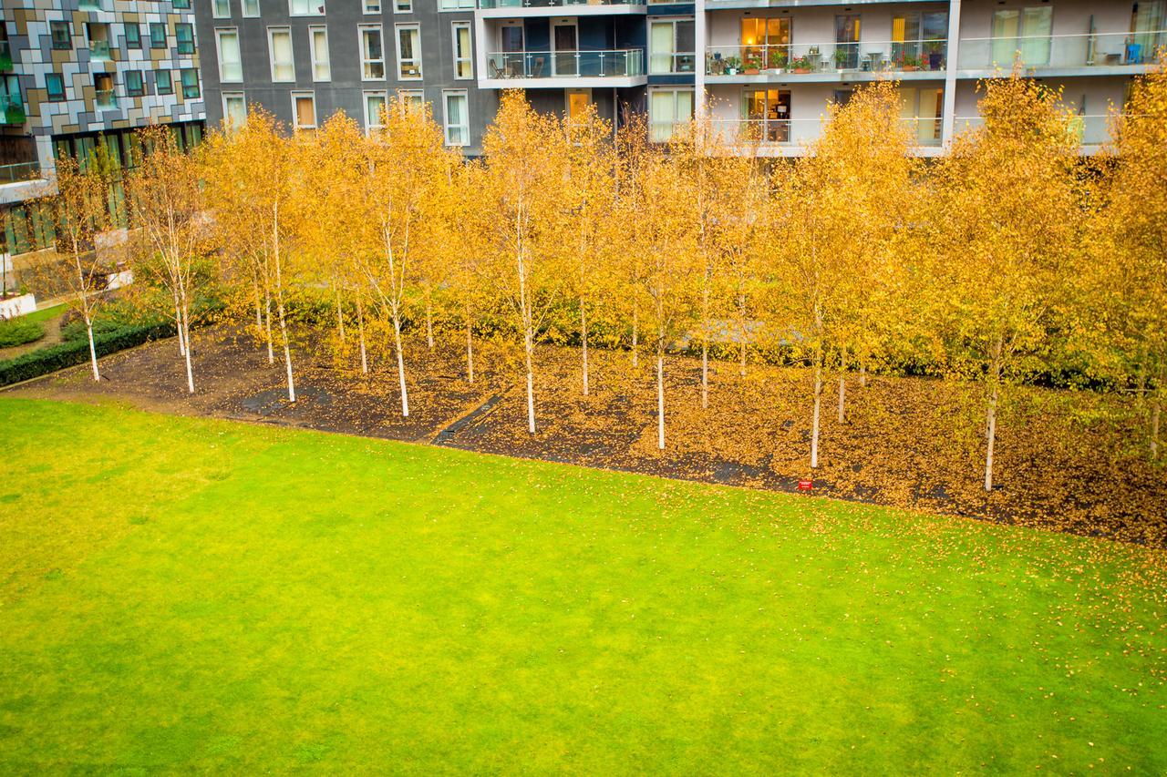 Dockside Walk - Canary Wharf * Londres