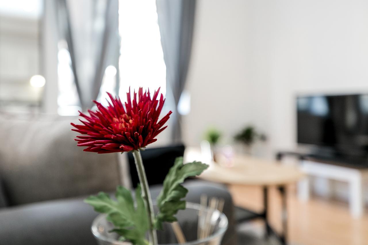 Aldgate Apartment *
