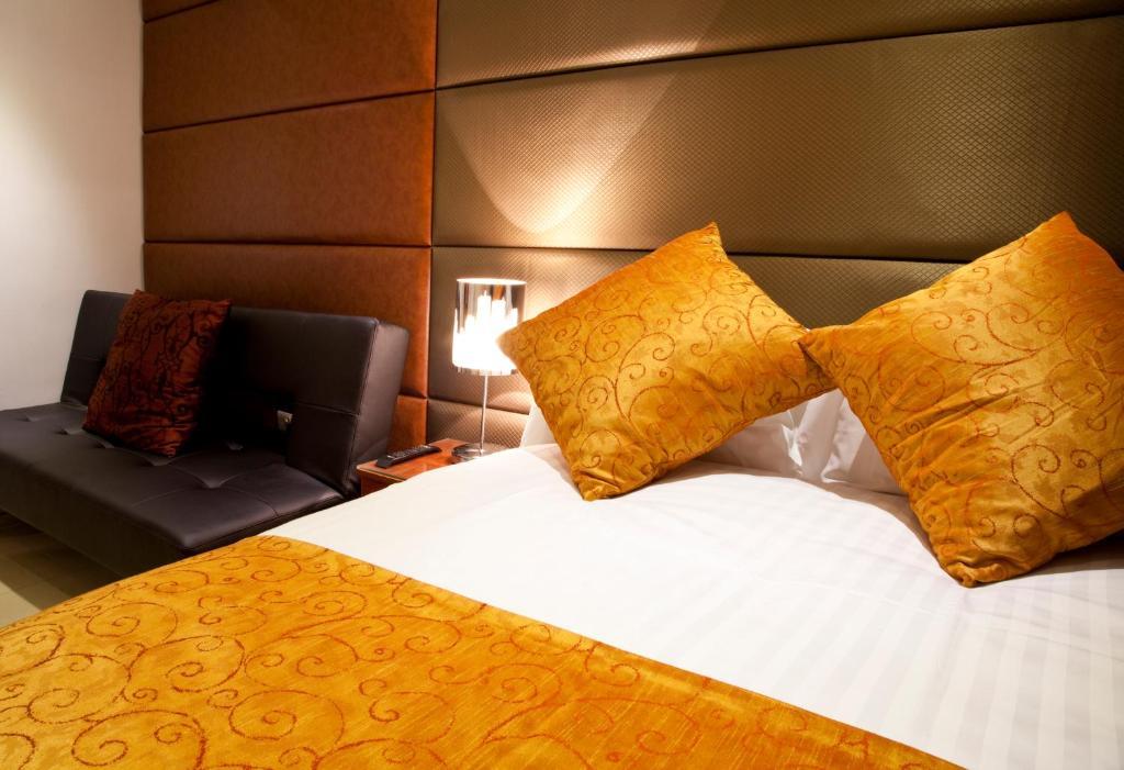 Russell Square 3*