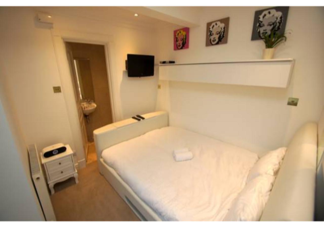 Piccadilly Circus Apartment