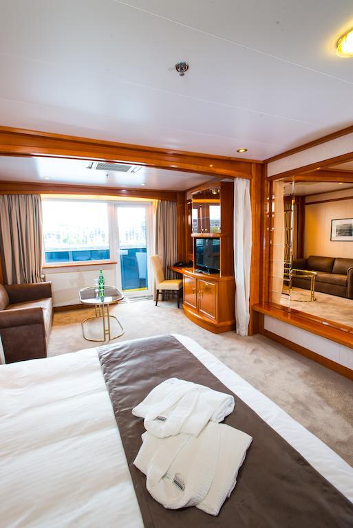 Sunborn Yacht Hotel 4*