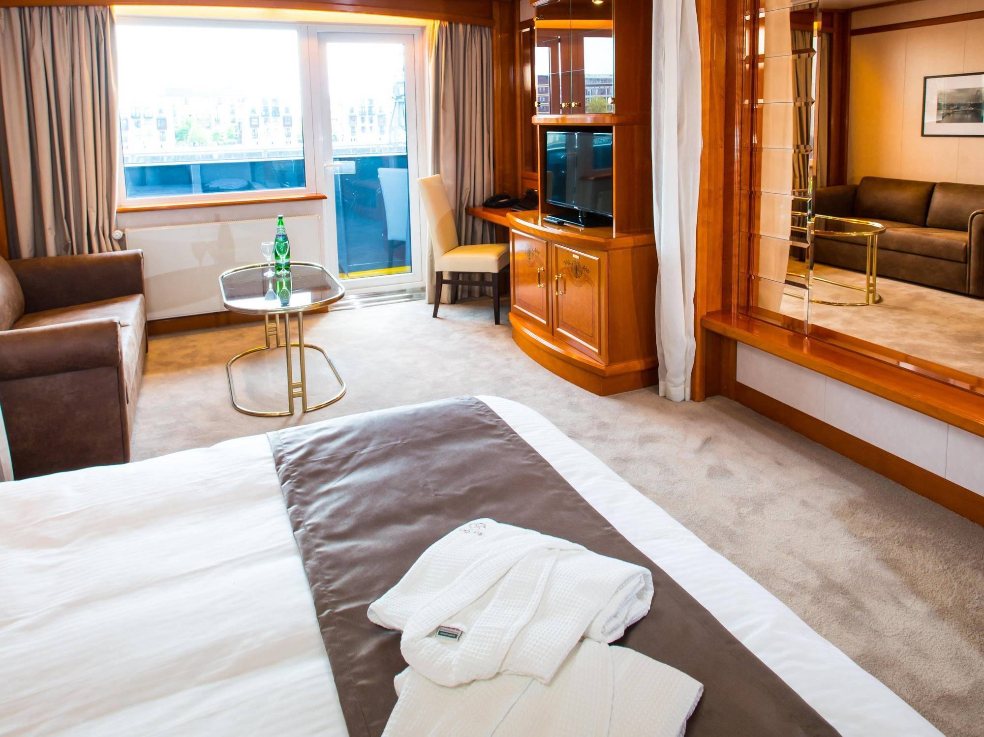 Hotel Sunborn Yacht