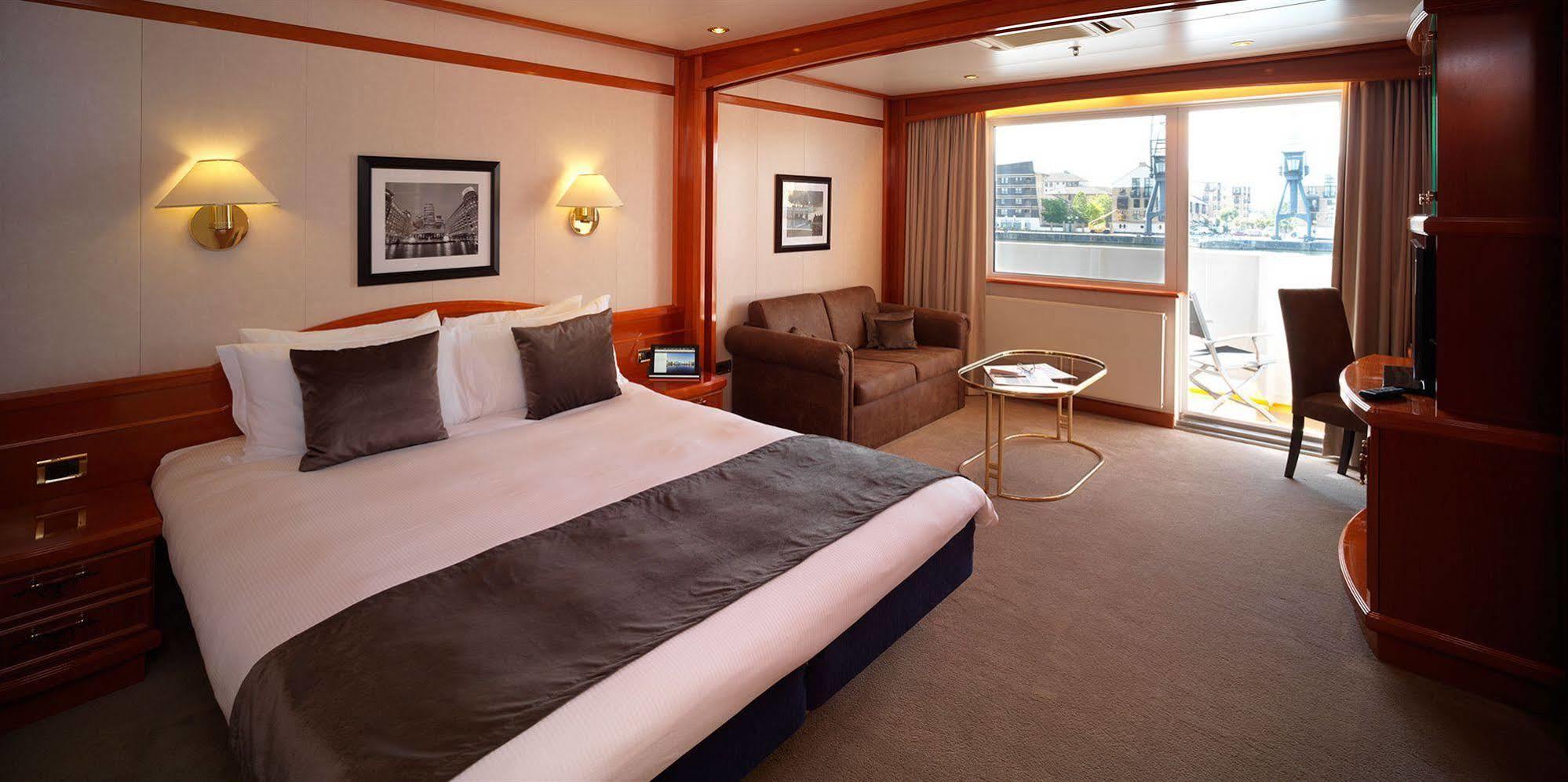 Sunborn Yacht