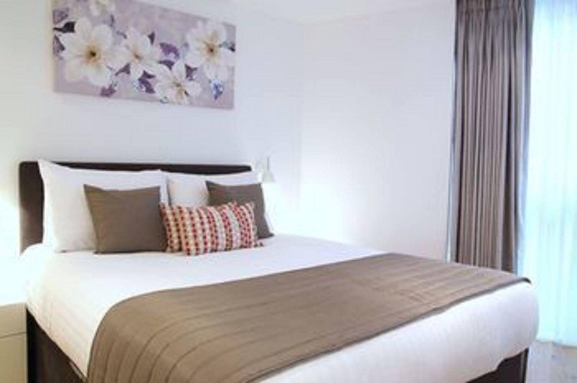 Smart Bridge Aparthotel