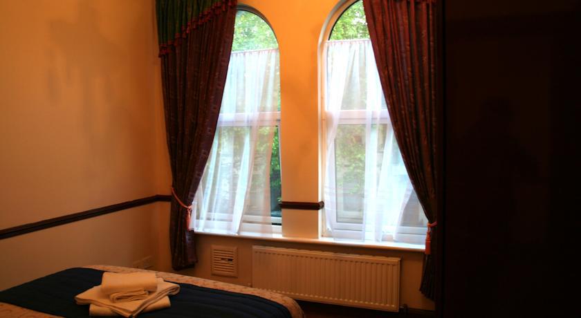 Bed & Breakfast Metro London