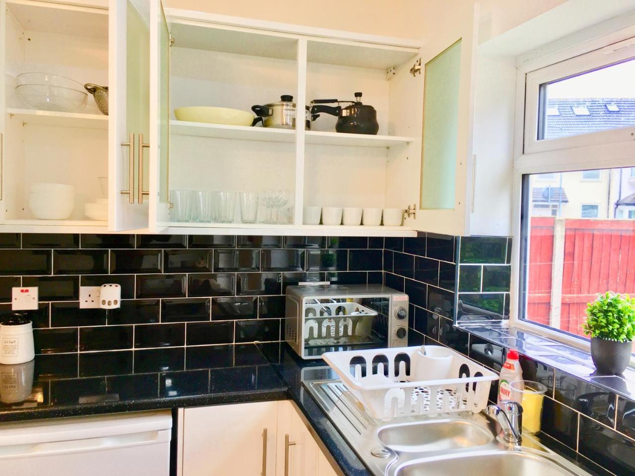 2 Bedroom Apartment, Kitchen, Reception&private Garden Apartment *