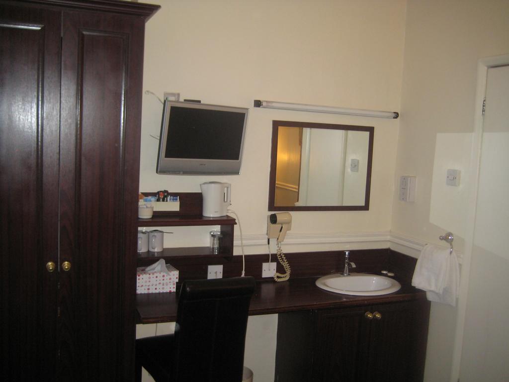 Hallam Hotel 3*