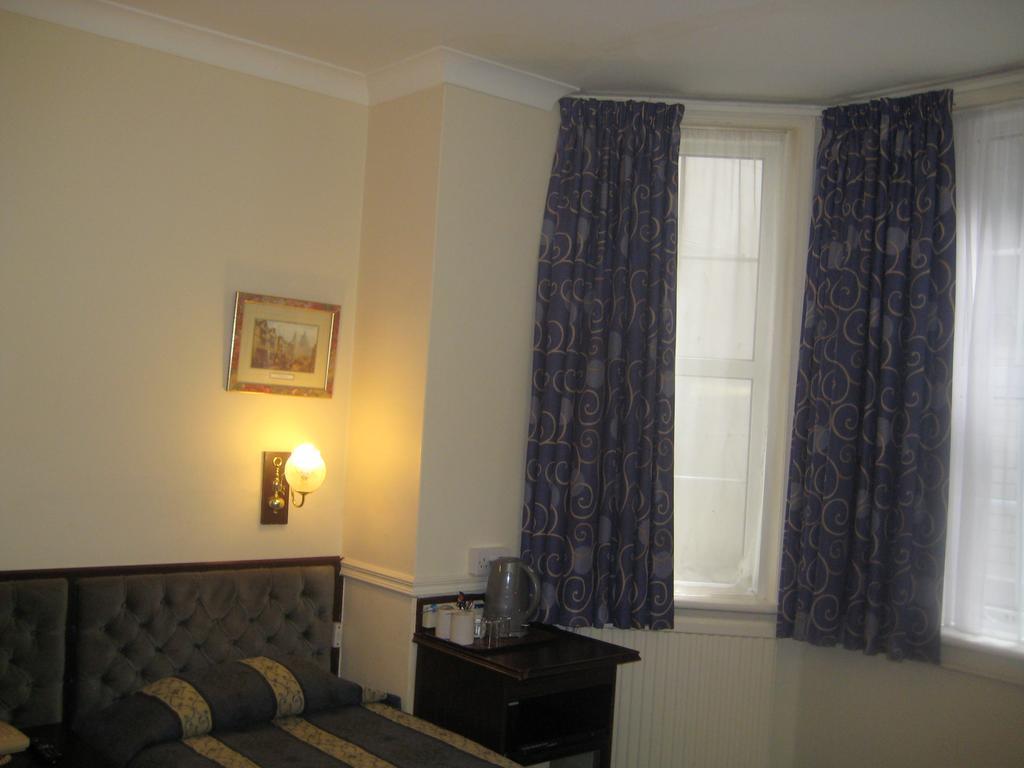 Hallam Hotel 3*