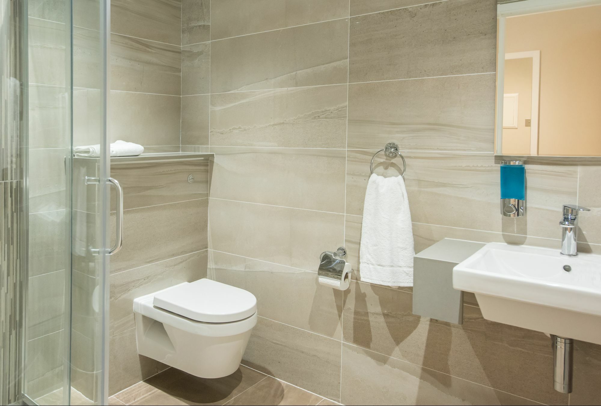 Docklands 3*