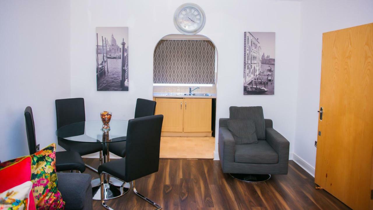 Modern 2 Bedroom Apartamento