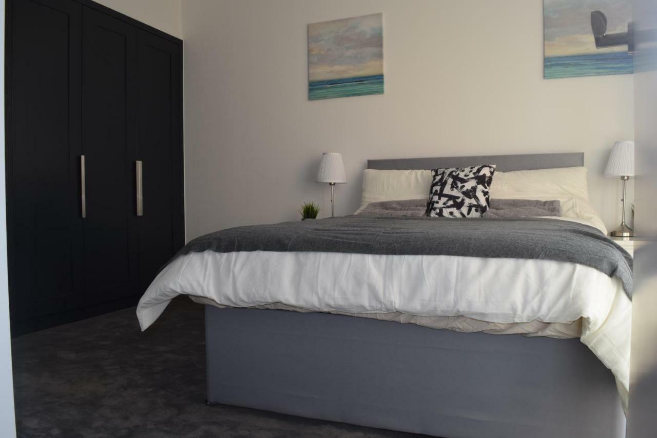 Island 3 Bedroom Luxury Apartments, Canary Wharf * Londen