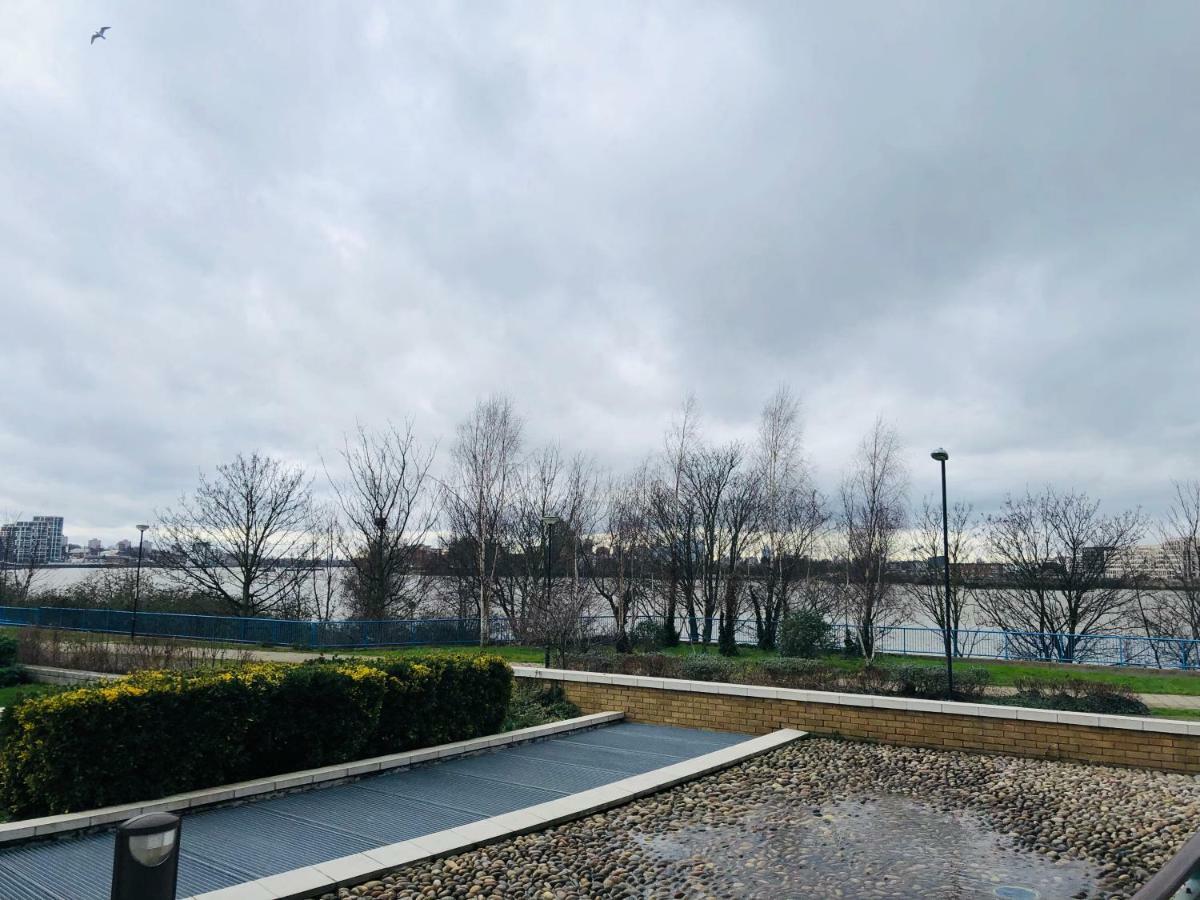 Modern By River Thames Apartment London