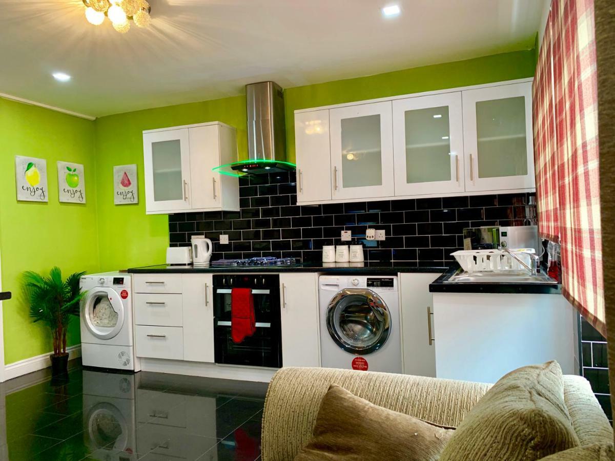 Apartment 2 Bedroom Apartment, Kitchen, Reception&private Garden
