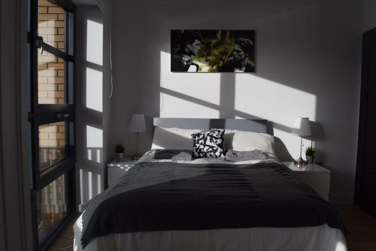 Island 3 Bedroom Luxury Apartments, Canary Wharf * Londen