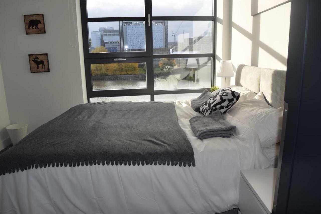 Island 3 Bedroom Luxury Apartments, Canary Wharf * Londen