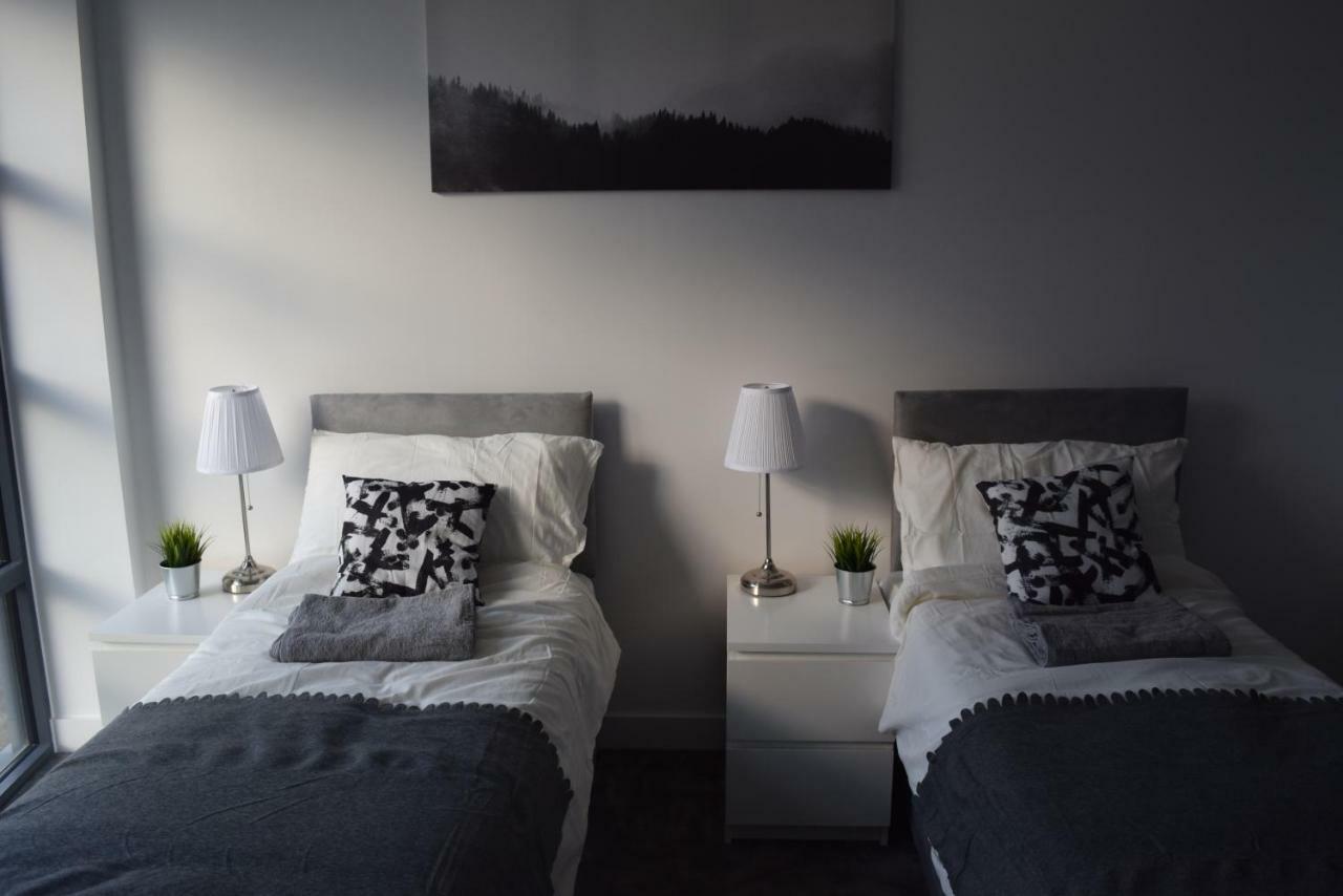 Island 3 Bedroom Luxury Apartments, Canary Wharf * Londen