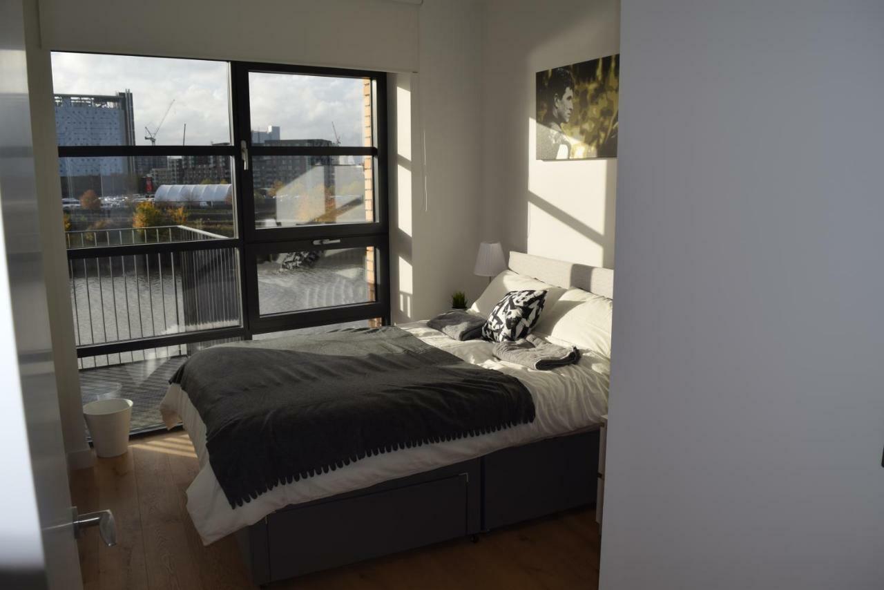 Island 3 Bedroom Luxury Apartments, Canary Wharf * Londen