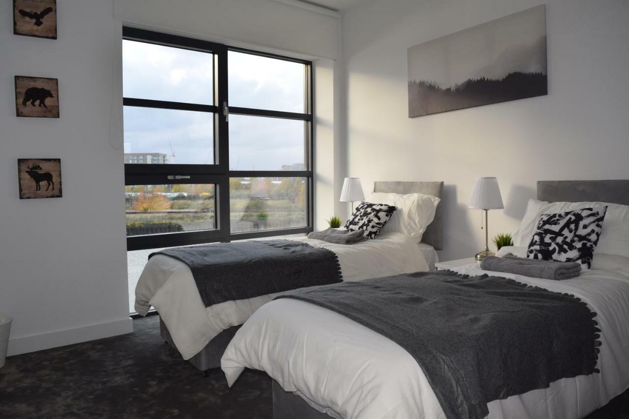 Island 3 Bedroom Luxury Apartments, Canary Wharf * Londen