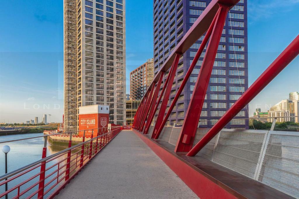 Island 3 Bedroom Luxury Apartments, Canary Wharf Londen
