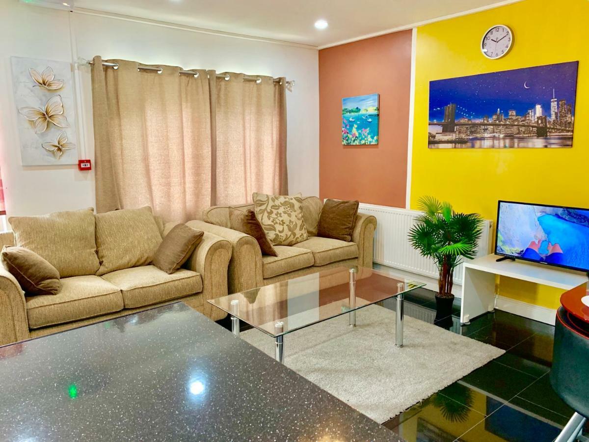2 Bedroom Apartment, Kitchen, Reception&private Garden * London