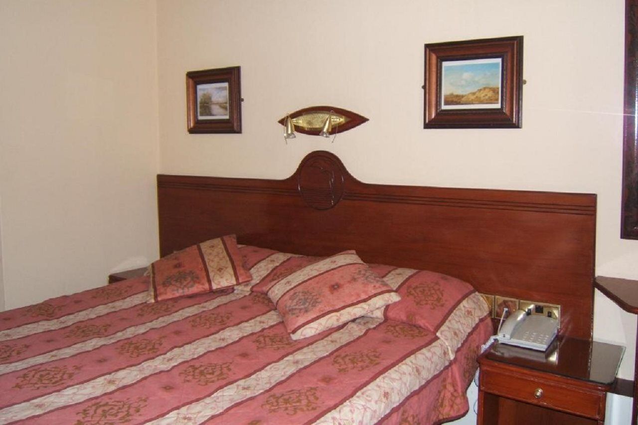 Dolphin Hotell