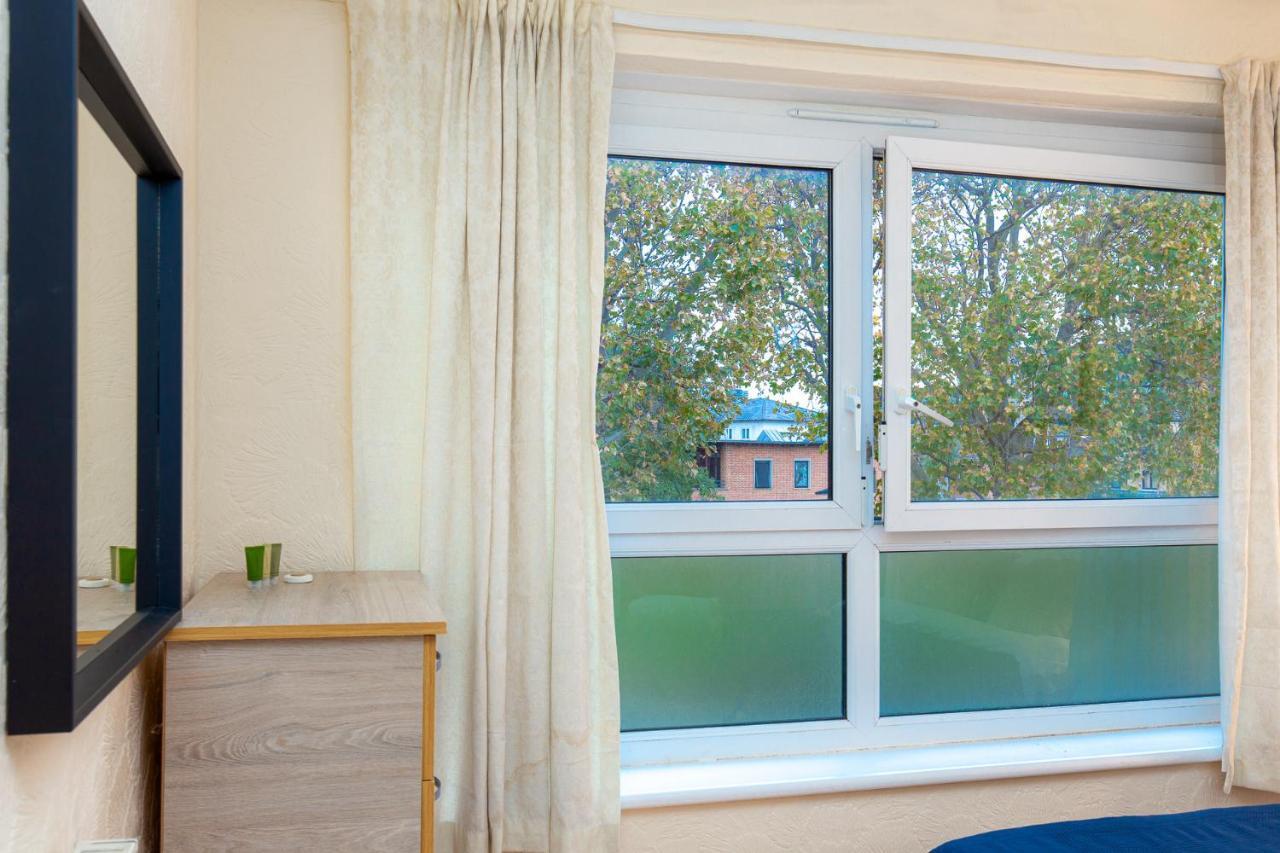 Patrick Connolly Gardens Homestay London