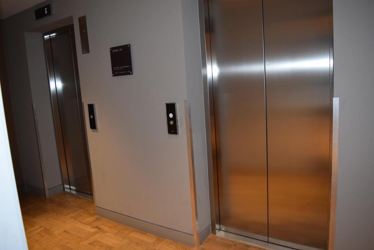 Island 3 Bedroom Luxury Apartments, Canary Wharf * Londen