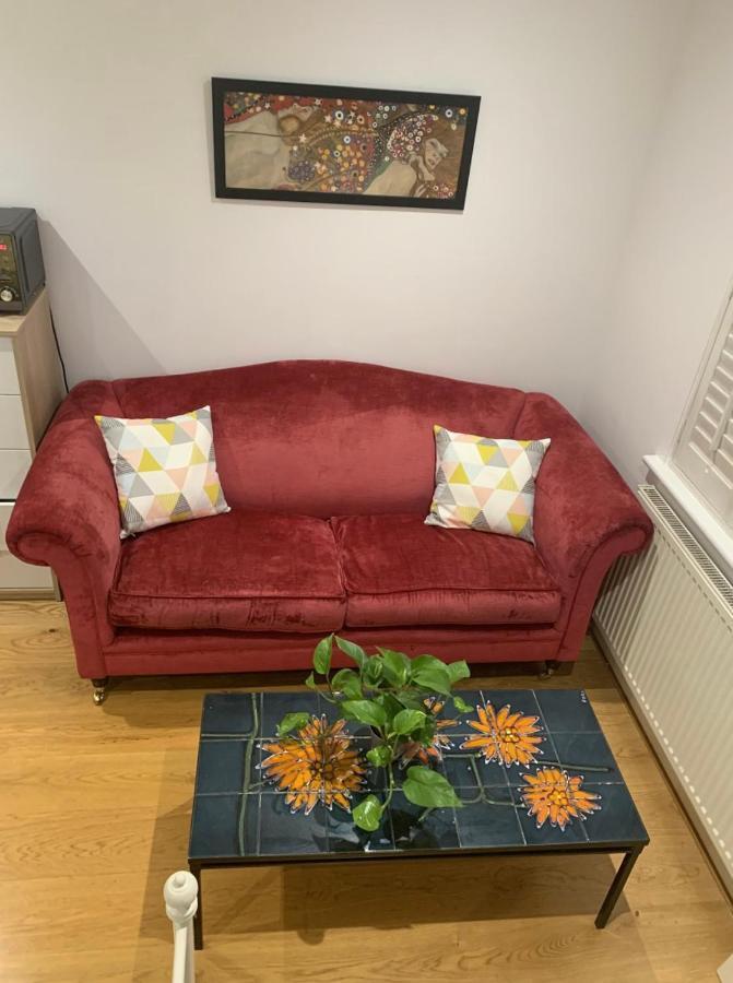 Homestay Stylish Modern Studio, Mock Georgian House, Heart Of Trendy Hackney & *