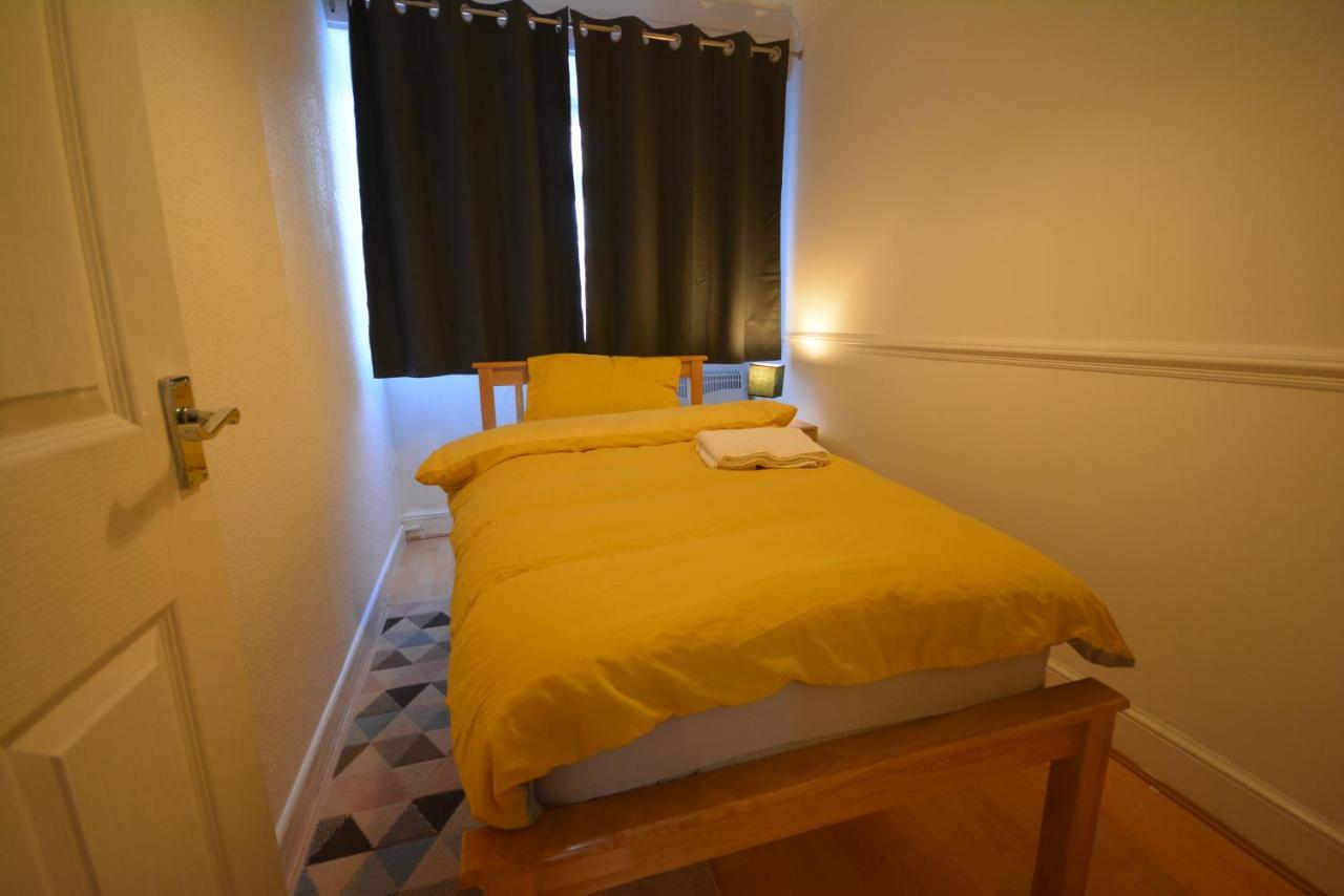 Five Bedroom Townhouse Near Excel Exhibition Centre * London