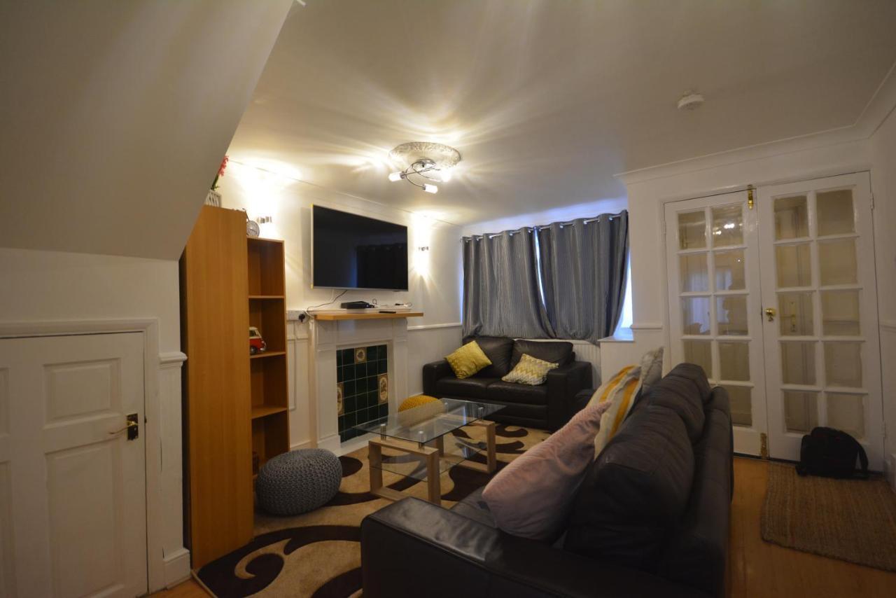Five Bedroom Townhouse Near Excel Exhibition Centre * London