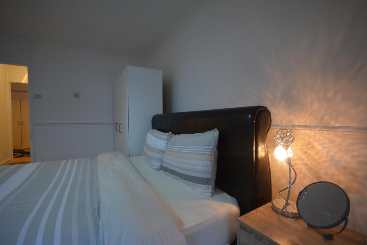 Five Bedroom Townhouse Near Excel Exhibition Centre *