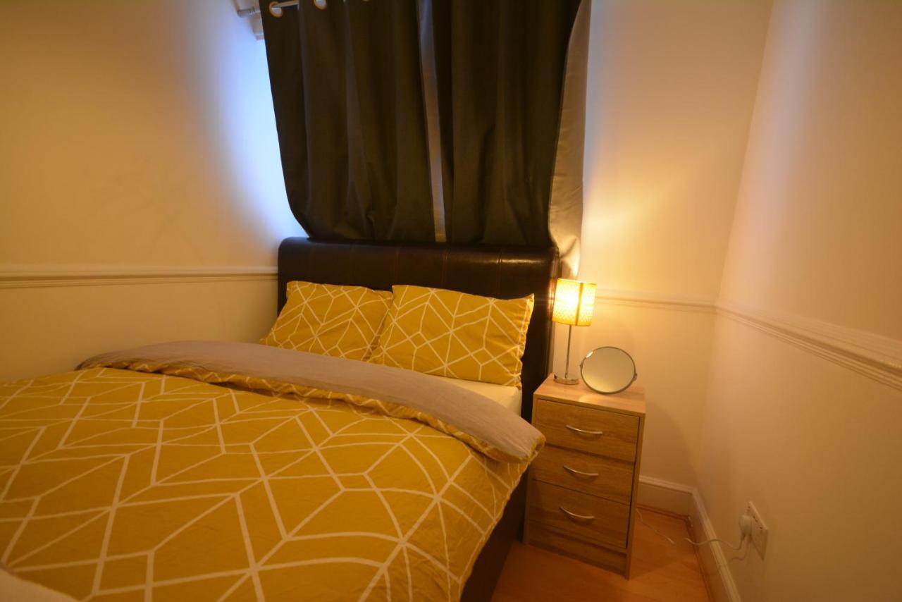Five Bedroom Townhouse Near Excel Exhibition Centre *