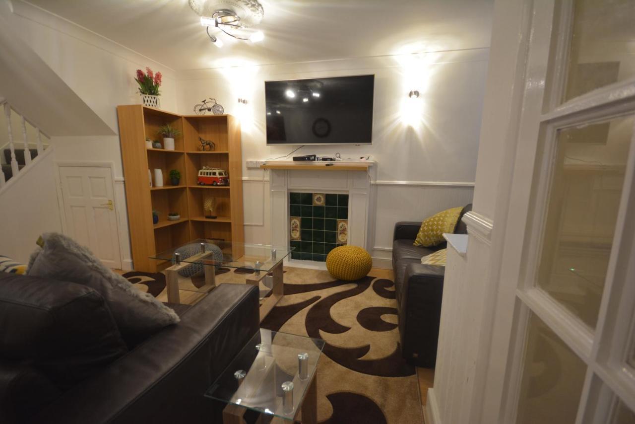 Five Bedroom Townhouse Near Excel Exhibition Centre *