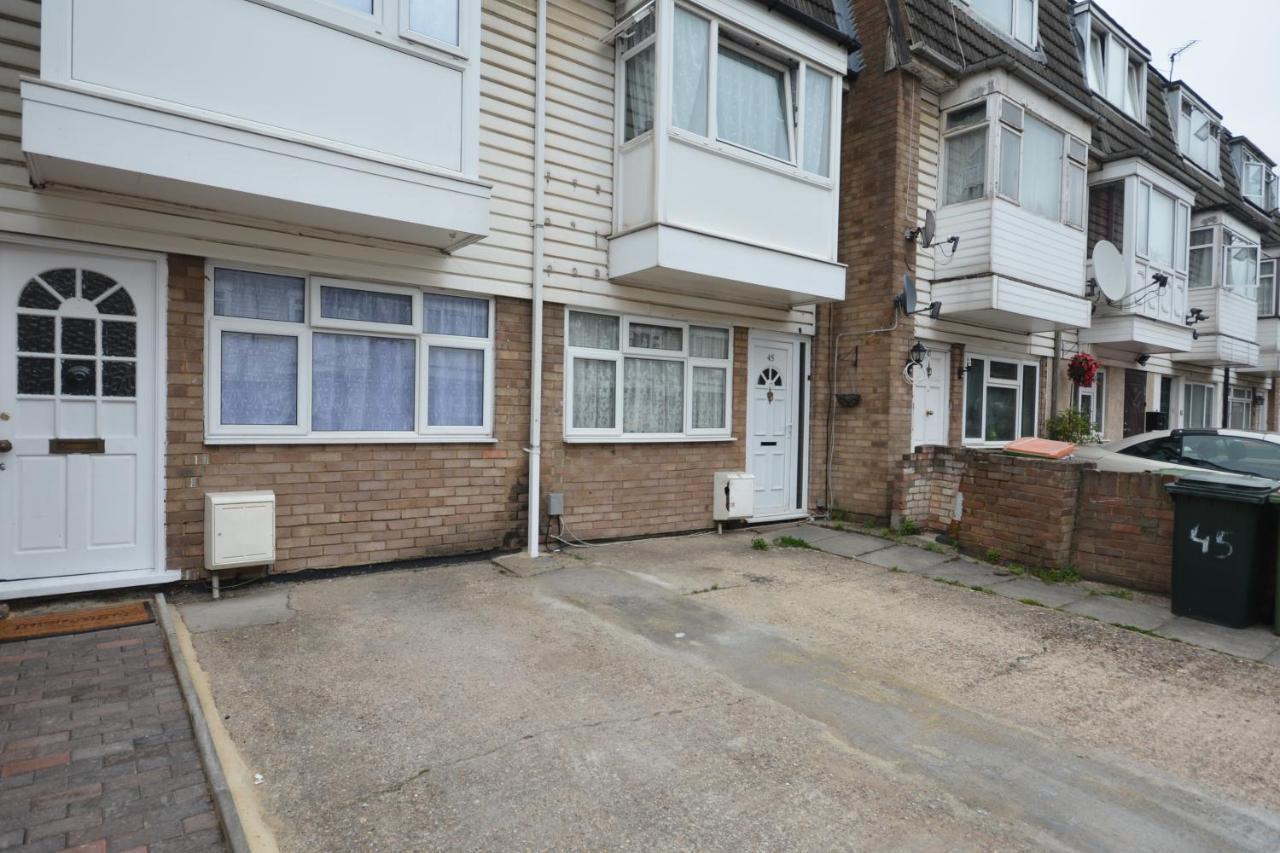 Five Bedroom Townhouse Near Excel Exhibition Centre Leilighet London