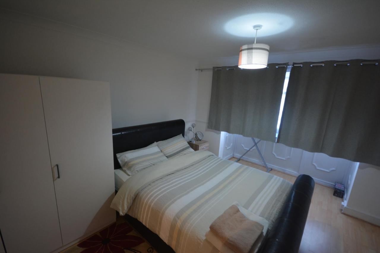 Five Bedroom Townhouse Near Excel Exhibition Centre London
